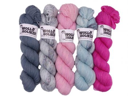 Wolloholiker Garnset *Puderrosa* - Handgefärbte Wolle aus Bremerhaven.