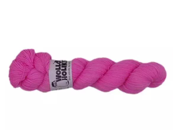 Wolloholiker Neon Babe Pure *Pink Pea* - Handgefärbte Wolle aus Bremerhaven.